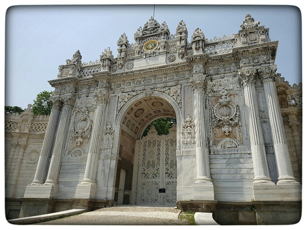 d palace gate